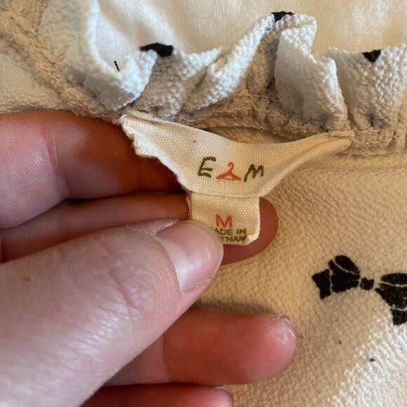 E and M Black White Bow Print Sleeveless Tie Front Blouse Size Medium - Picture 4 of 5